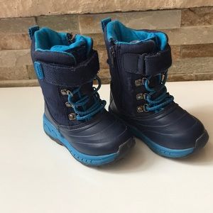 Snowboots size 7 little kid